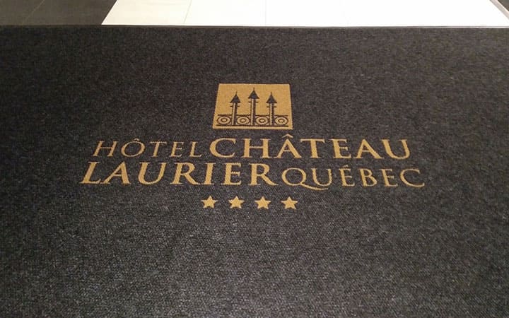 tapis personnalisé logo Québec